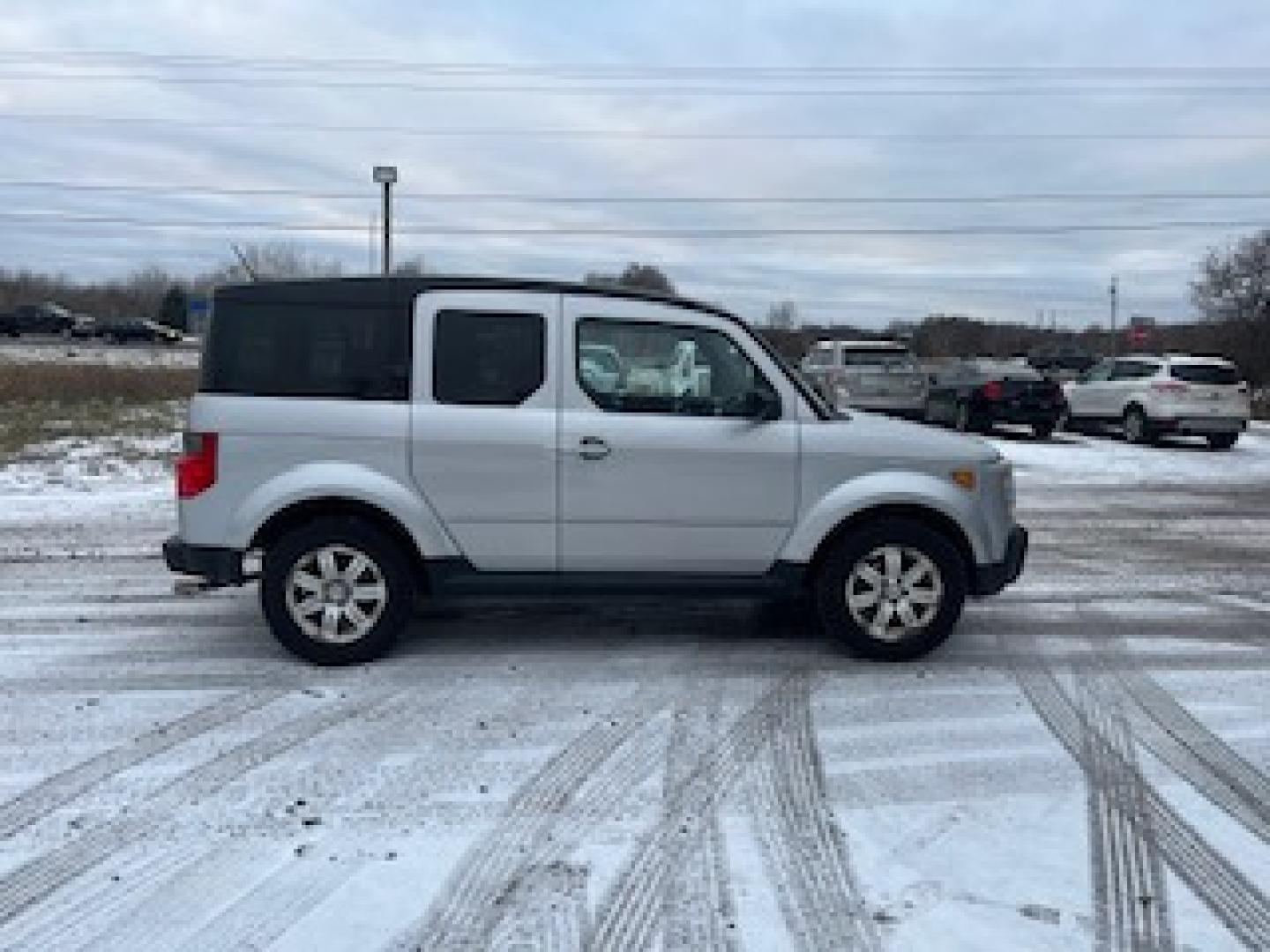 2008 Honda Element EX 2WD AT (5J6YH18798L) with an 2.4L L4 DOHC 16V engine, 5-Speed Automatic Overdrive transmission, located at 17255 hwy 65 NE, Ham Lake, MN, 55304, 0.000000, 0.000000 - Photo#5